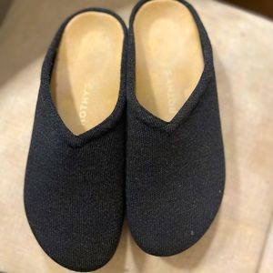 ROTHYS The Casual Clog in black size 8